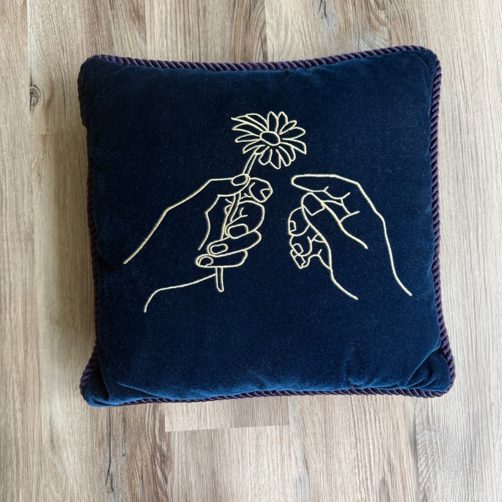 Pottery Barn Navy Blue Velvet Embroidered Hands Daisy Throw Pillow Gold Trim 15"